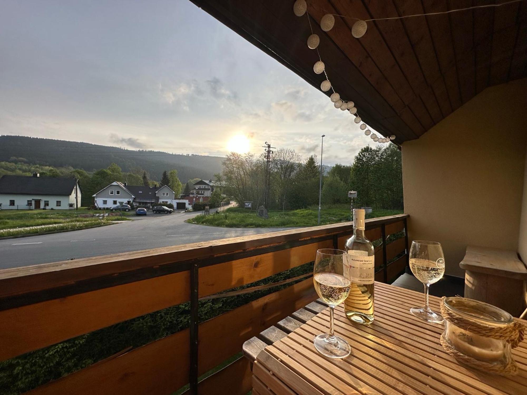 Apartmán s výhledem na Jezerní stěnu Železná Ruda Esterno foto